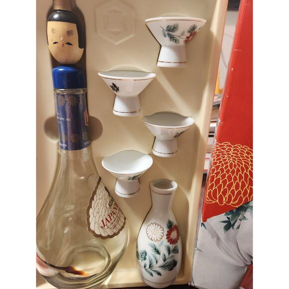 Vtg Kikkoman Sake Set w/empty sake bottle in Box - Picture 2 of 9
